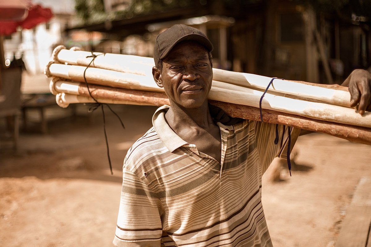 ProjectXAfrica's tweet photo. Countless Africans subsist on daily basis in harsh conditions. Major transformation for small scale businesses as well as vocational skilled businesses is demanded across the whole African continent. Make big changes by small changes. Stand for a better Africa. 
 #reducepoverty https://t.co/Bdk8XvUb0i