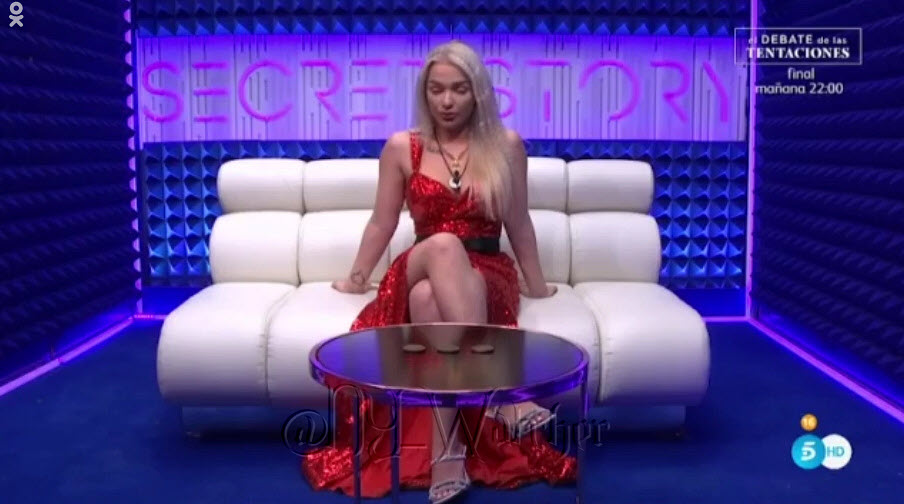NY_Watcher's tweet photo. #SS_ES Meanwhile in the Diary Room (CUBE) Emmy and Fiama weree told they must hide 3 Coins in the House without the other Housemates seeing them 😉
#SecretNoche9
#SecretStory
#Secret7N
#RepescaEmmy https://t.co/TbuPH2c8va