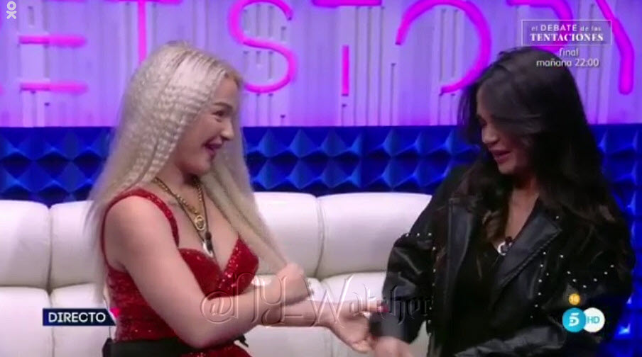 NY_Watcher's tweet photo. #SS_ES Meanwhile in the Diary Room (CUBE) Emmy and Fiama weree told they must hide 3 Coins in the House without the other Housemates seeing them 😉
#SecretNoche9
#SecretStory
#Secret7N
#RepescaEmmy https://t.co/TbuPH2c8va