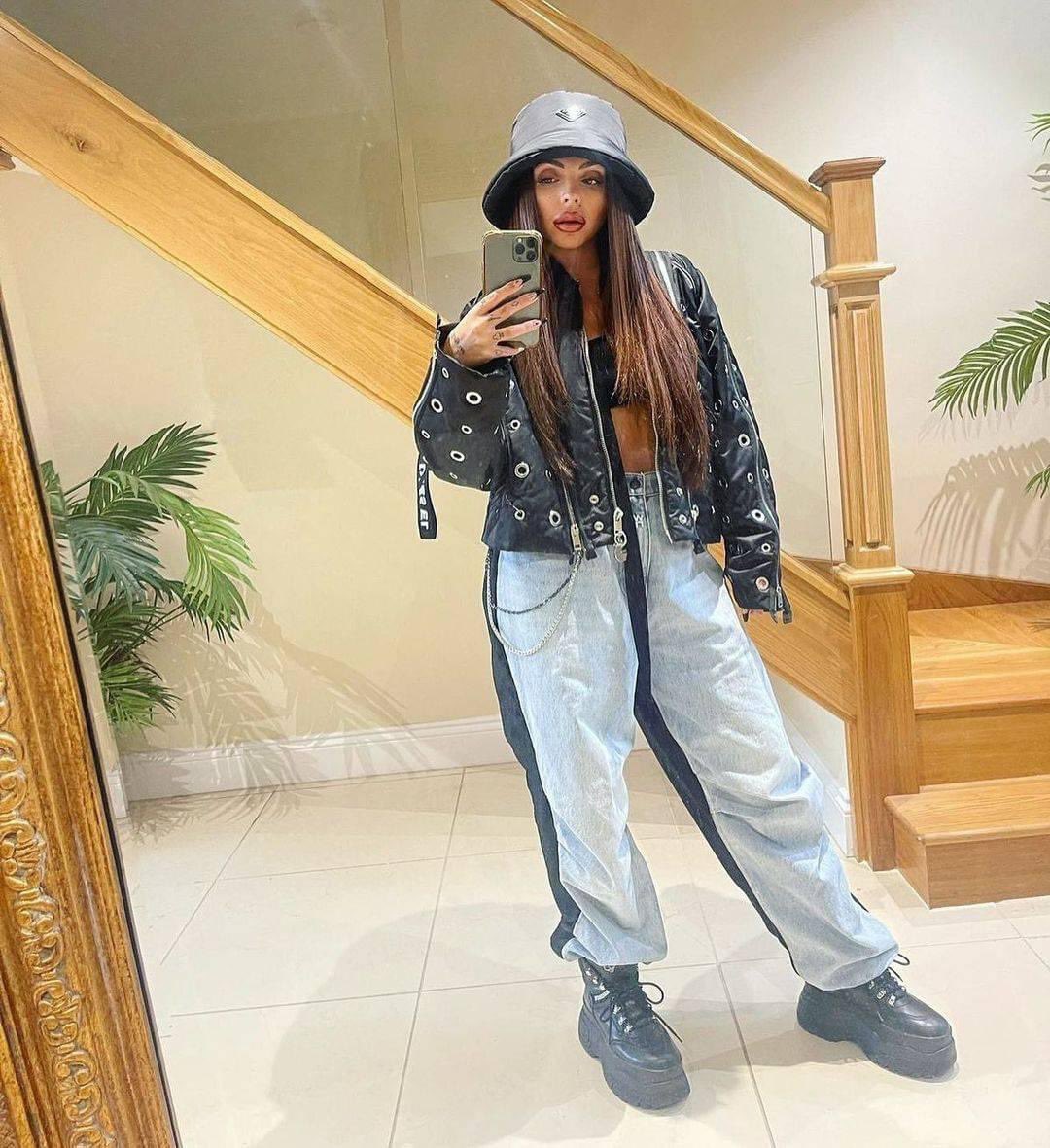 Baddiefornelson's tweet photo. This queen confirmed on her IG live that #boyz merch is coming soon whos exited #JesyNelson #boyzoutnow ❤️ https://t.co/wn8MZndbRz