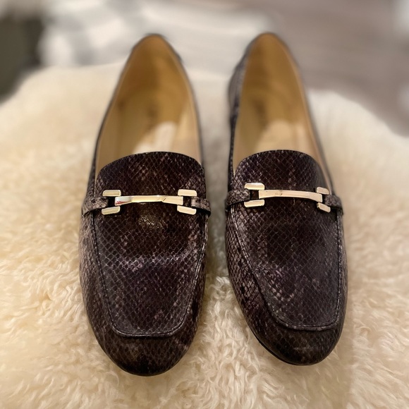 oblivionbliss23's tweet photo. So good I had to share! Check out all the items I'm loving on @Poshmarkapp #poshmark #fashion #style #shopmycloset #elizaj #justfabulous #ninewest: https://t.co/lIxVzLNuEv https://t.co/ClaeH6PpKe