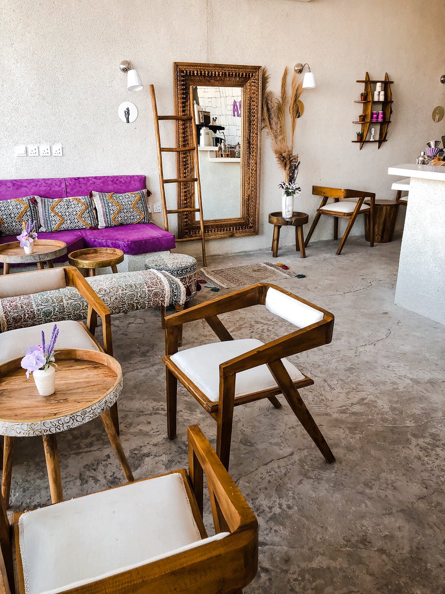 abdulah_fai9al9's tweet photo. @salira_cafe 
💜ساليرا كافيه ~قرطبة ~شرق الرياض.
💜محبي اللون البنفسجي بيعجبهم هالكوفي خصوصا بالنهار.
💜جربت جديدهم مشروب بارد : ساليرا سقنتشر جميل اعجبني👌🏻😍 واخذت لي فلات وايت.
💜بسنابي صور وفديو للكوفي الجميل
https://t.co/dSXSo3cZS6
💜الموقع 
👇🏻
#كافيهات_الرياض 
#مقاهي_الرياض https://t.co/vHZJoI6xIa