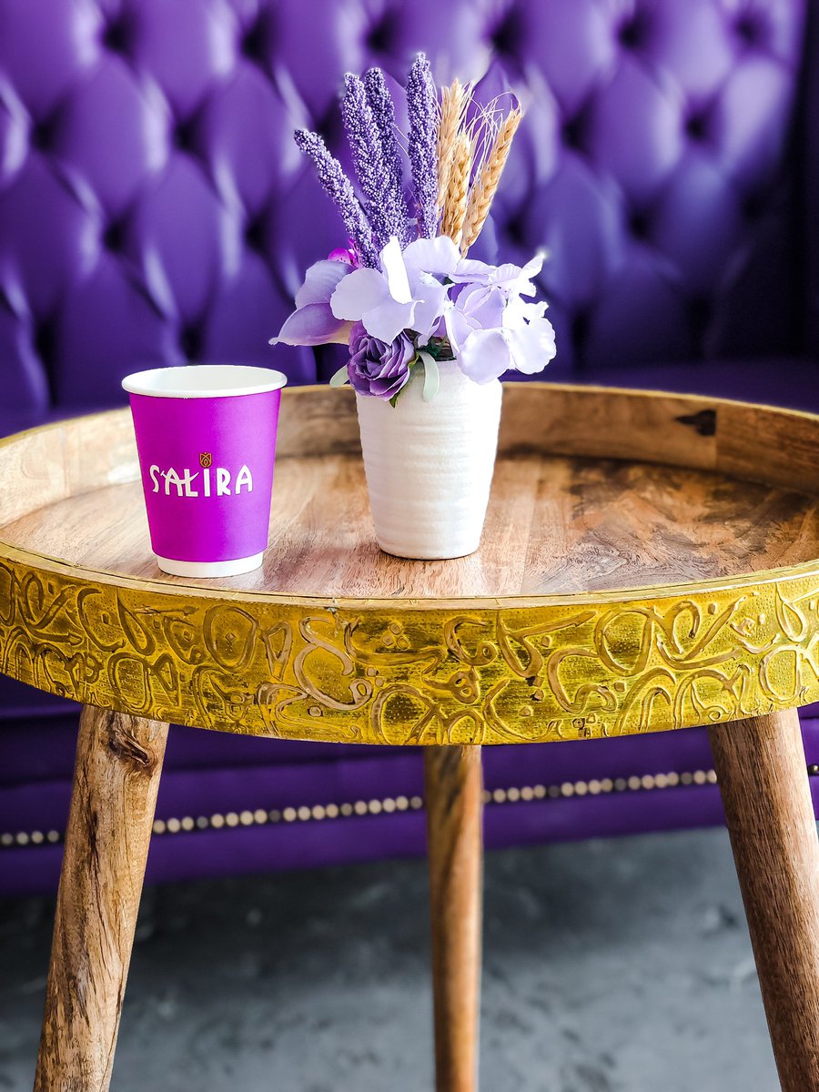 abdulah_fai9al9's tweet photo. @salira_cafe 
💜ساليرا كافيه ~قرطبة ~شرق الرياض.
💜محبي اللون البنفسجي بيعجبهم هالكوفي خصوصا بالنهار.
💜جربت جديدهم مشروب بارد : ساليرا سقنتشر جميل اعجبني👌🏻😍 واخذت لي فلات وايت.
💜بسنابي صور وفديو للكوفي الجميل
https://t.co/dSXSo3cZS6
💜الموقع 
👇🏻
#كافيهات_الرياض 
#مقاهي_الرياض https://t.co/vHZJoI6xIa