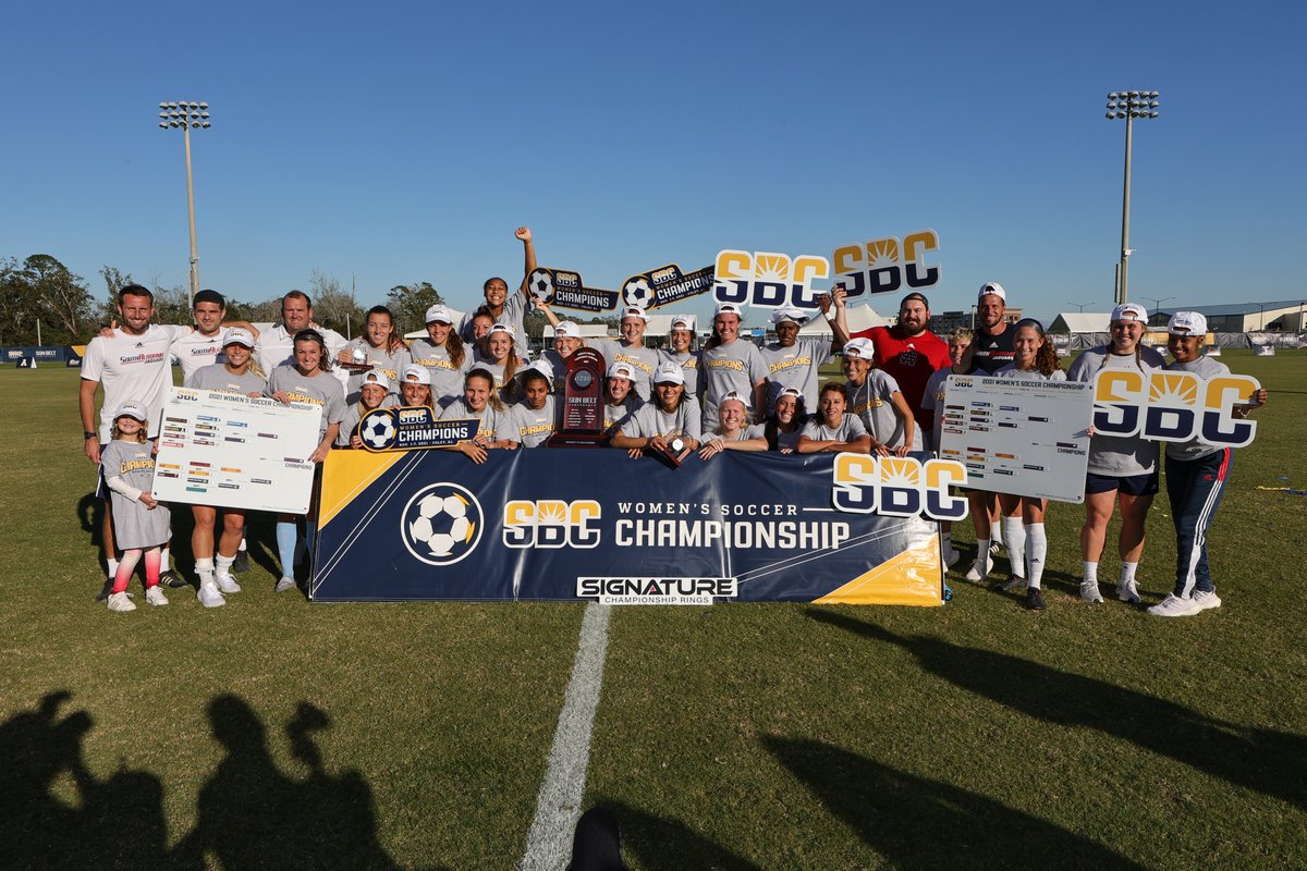 𝗧𝗛𝗘 𝗖𝗛𝗔𝗠𝗣𝗦 𝗔𝗥𝗘 𝗛𝗘𝗥𝗘.

Congratulations to @WeAreSouth_SOC on winning the 2021 #SunBeltWSOC Tournament Championship and earning the Sun Belt's automatic bid to the NCAA Tournament. ☀️ ⚽️