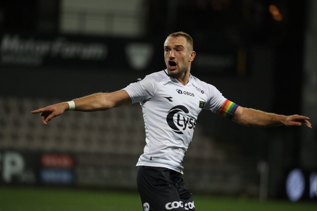 fotballnerdno's tweet photo. Veton Berisha etter straffescoringen i Mjøndalen: - Nå har vi alt i våre hender - https://t.co/ZcdMWm2Fqf #fotballnerd https://t.co/2xBhB9CyyO