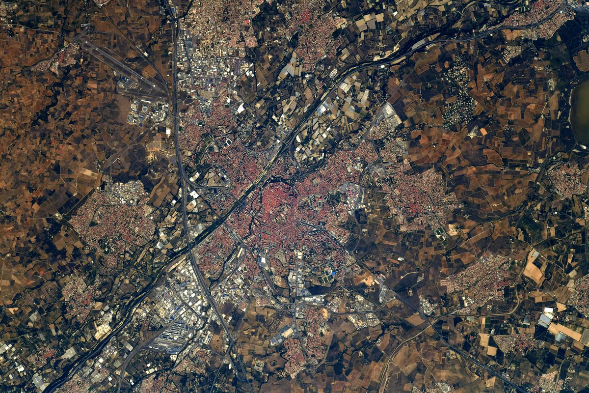 Thom_astro's tweet photo. Perpignan dont les rues et les champs environnants dessinent une jolie mosaïque multicolore. 
#UnJourUneVille🇫🇷  
Perpignan, the city and surroundings are nice soothing pastel colours.
#MissionAlpha https://t.co/rW2WEGgG5T