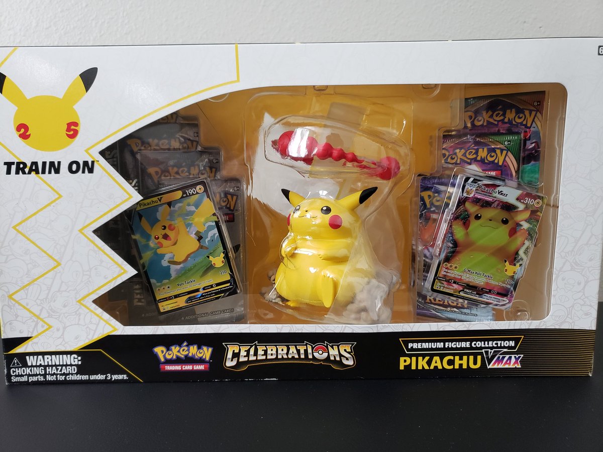 Aarameshi's tweet photo. Chunkster hype box has arrived! #pokemon #celebrations #premiumfigurecollection #pikachuvmax #hethicc #chunkachu https://t.co/kHLNPnJZfn