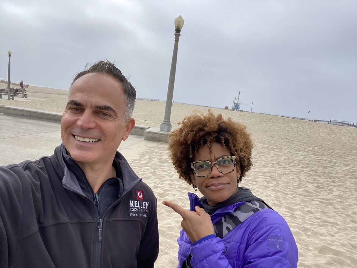 alenvmd's tweet photo. When other #physicians ask me about the #ROI for getting an #mba I always include #connections #business & #Leadership knowledge. For me also finding a #bff #mdmba @KelleyBizMed #physician https://t.co/hL2svQGfQv
