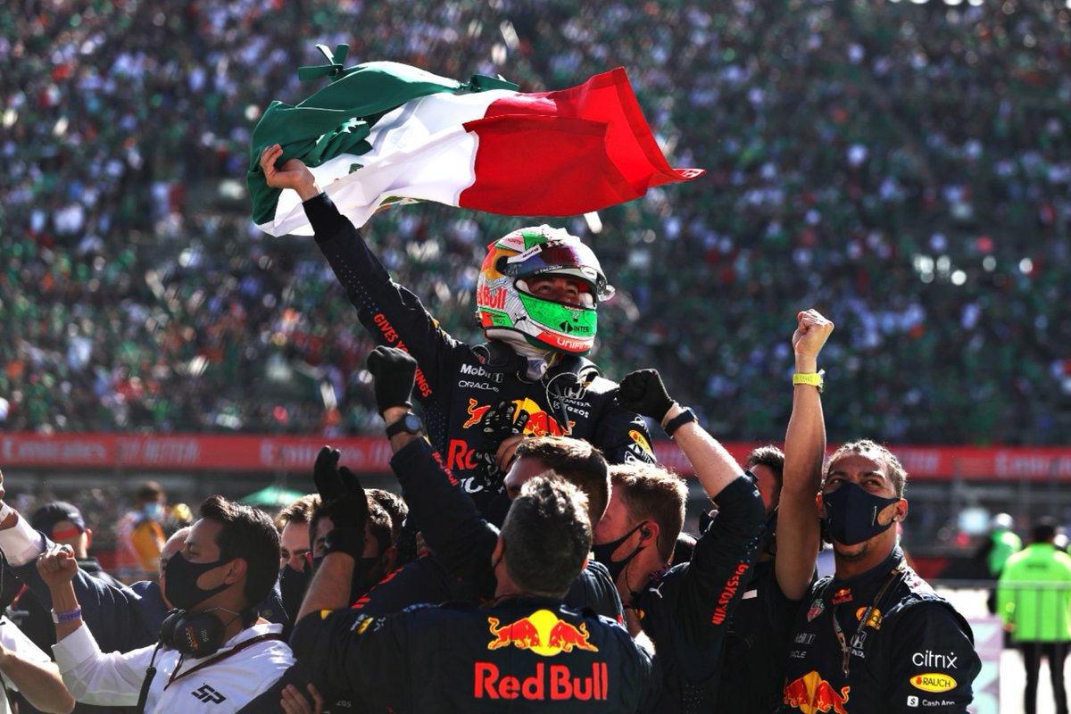 GQMexico's tweet photo. ¡No olvidarás este podio NUNCA @SChecoPerez!  🤩🥲

#MexicoGP 🇲🇽 #F1

Revive la carrera de Checo, aquí: https://t.co/eoyItw51we https://t.co/iEn9r74G1X