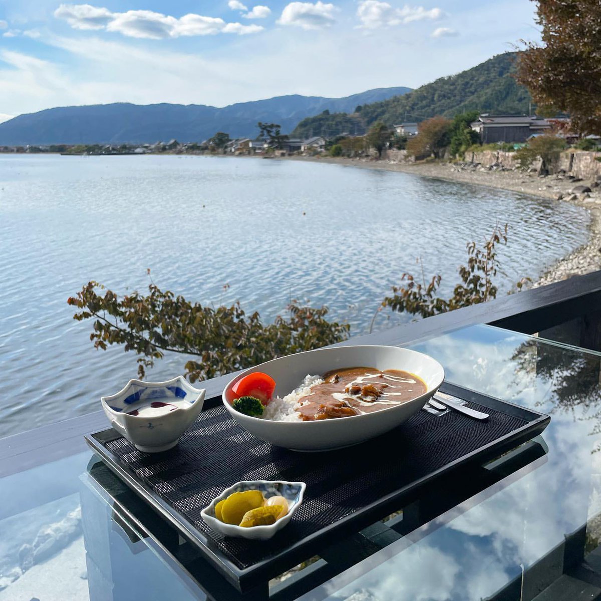 EmEyj8's tweet photo. 今日は、

琵琶湖が見える
ところで

ランチなうだよん！☺️

めっちゃ綺麗だし、

ご飯も美味しいし、

ほんとに最高〜！♥️

#滋賀カフェ
#ランチ https://t.co/tjNMWHRjw5