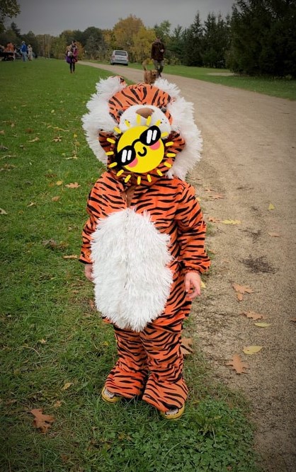 annykchoi's tweet photo. Love this photo of a young reader who wanted to be a tiger for Halloween just like the #tiger in my children's book, #OnceUponAnHour! Thanks to his mom for sharing the pic &amp; thanks again to illustrator, @artbysoyeon &amp; @orcabook for bringing the tiger to life. #PictureBook https://t.co/ekISYdvtuz