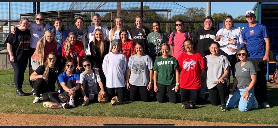 MSC_Softball's tweet photo. Had a great weekend with our alumni this weekend! Past members of the msc softball team came to the field for a game of slow pitch softball! It was good getting to see everyone! https://t.co/TG4y6ZAQBa