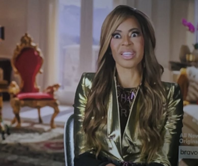 judekay17's tweet photo. Mary is willing to publicly humiliate Whitney for not answering her calls. Imagine what she does to her congregation. 😵 #RHOSLC https://t.co/skrZi7QgXg