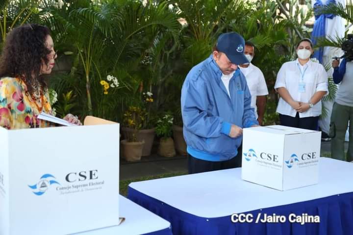 Comandante Daniel ejerciendo su derecho constitucional 
#EleccionesSoberanas2021 
#UnidosEnVictorias 
#NicaraguaTriunfa 
#FuerzaDePuebloQueVence