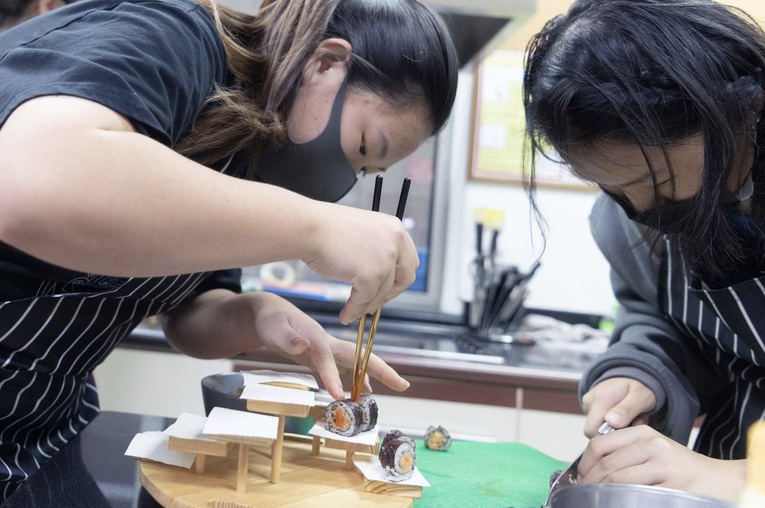 r_langlands's tweet image. Finally getting around to sharing some of the amazing work the students @WAB_LIVE did in their #mastersnack unit. Food and plate design using a fusion of 2 different cultures. #MYPdesign