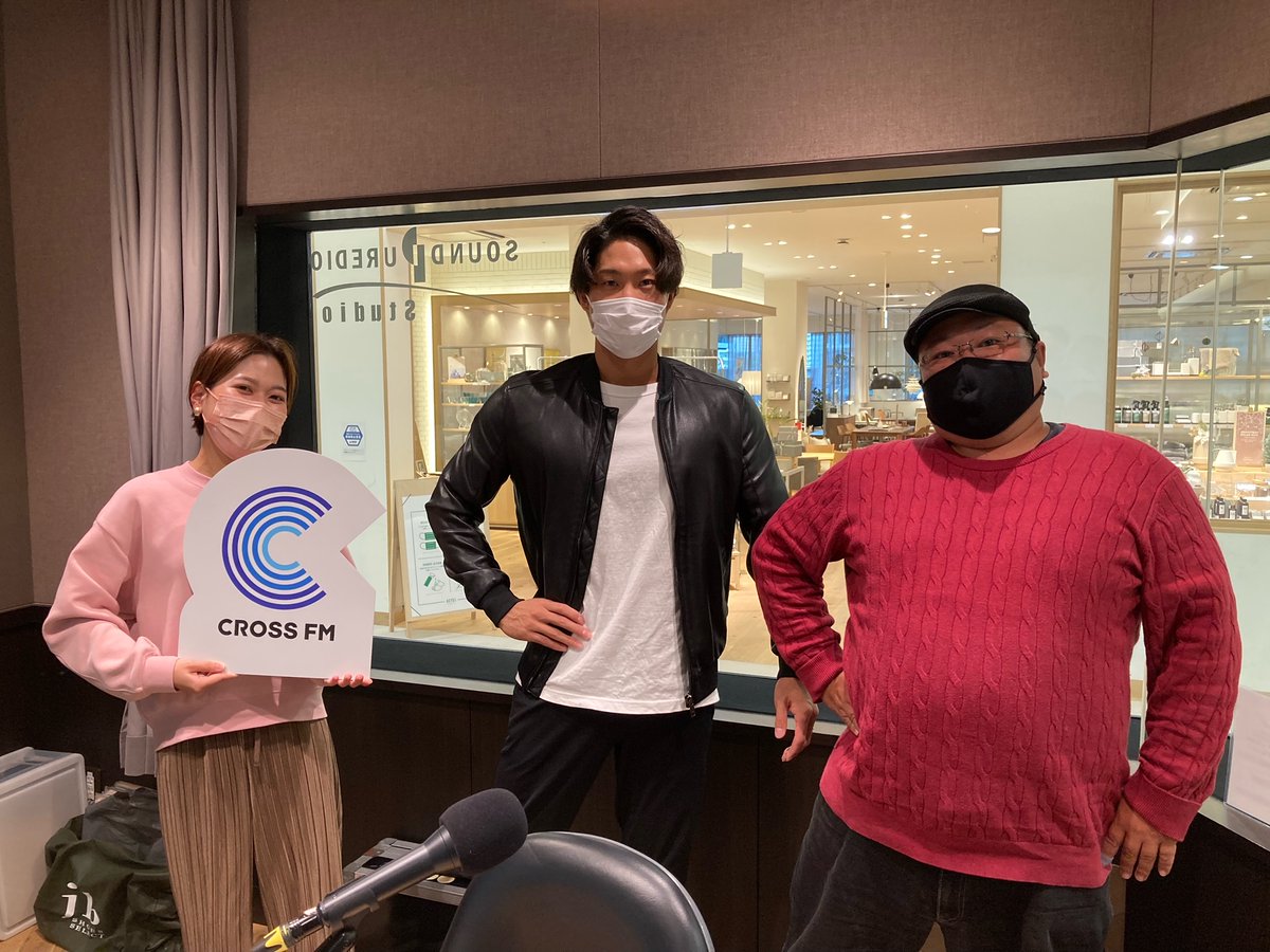 upupcrossfm's tweet photo. 【LAVA】
この時間はホットヨガスタジオ「LAVA」のインストラクター柏原さんがお越しいただきました

柏原自身もヨガを始めてから猫背が改善したり、フィットネスの大会にも出場したとのこと💪

11月13日(土)には「唐津シーサイドヨガ」でもレッスンを行なってくれますよ🧘‍♂️

#CROSSFM #UPUP https://t.co/Mbg5Zki3Qh