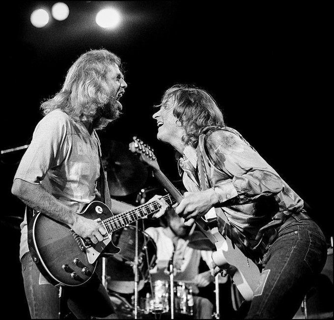 Don Felder and Joe Walsh on stage, 1976