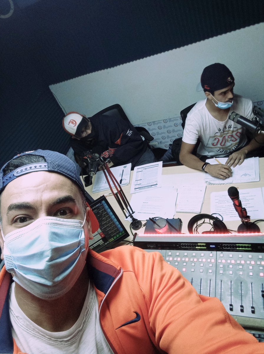 gerardokarias's tweet photo. Y mientras tanto... #SundayAtWork #lvbp #radio #fm 🎙️✅⚾@caribesanz @MasNetwork_Anz https://t.co/yhuOc7VgK0