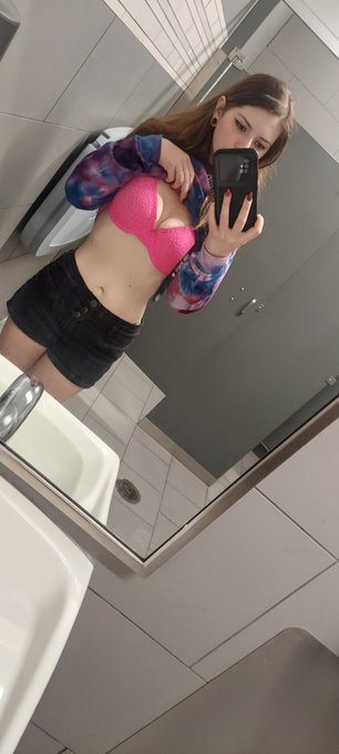 It's okay if you don't want to pay for my #onlyfans I do have a free one too 😘  https://t.co/8oCYAhdGC6<a href="/tag/onlyfans"class="tags">#onlyfans</a>