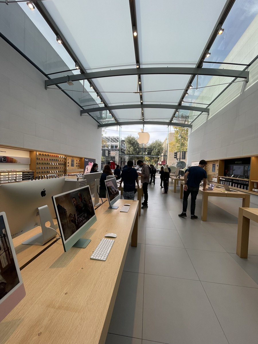 Walk into <a href="/apple/">Apple</a> store, buy a new iPhone or iMac, go home and unbox it, apple would have announced a new edition.
#apple #Short #horrorstories