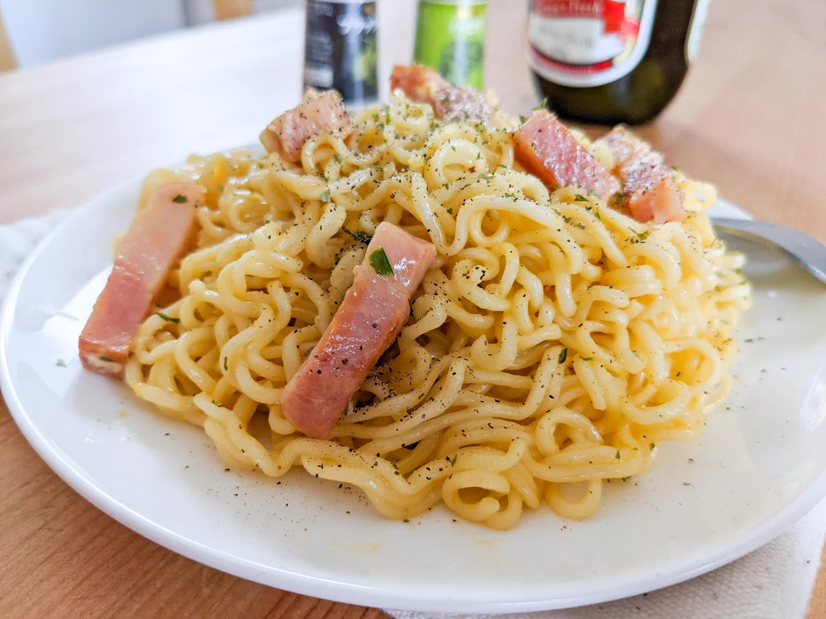 あの袋麺でカルボナーラ風の料理が作れちゃう？！「サッポロ一番塩らーめん」の美味しそうなアレンジレシピ！