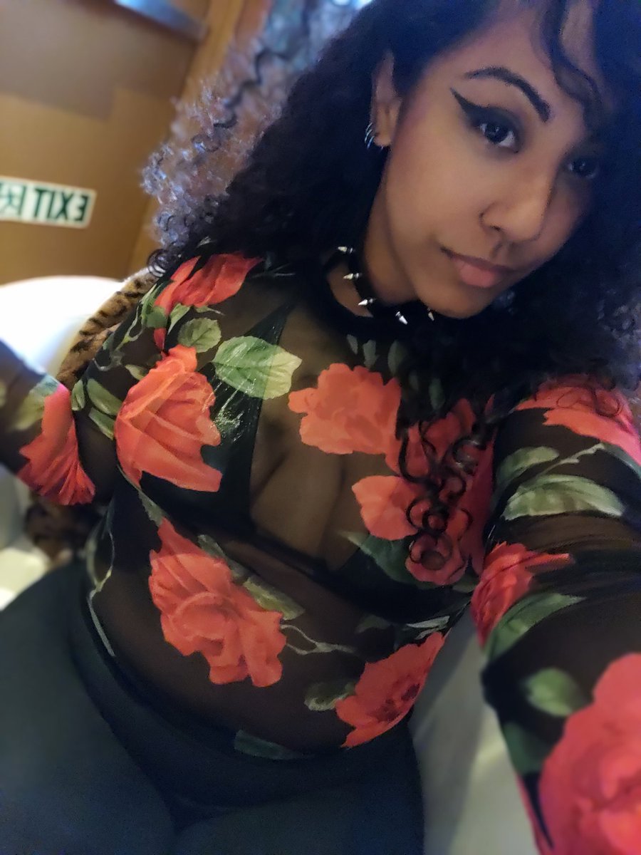 TheAlicePika's tweet photo. Last night 🥰🌹 https://t.co/BBsTLUrzkJ