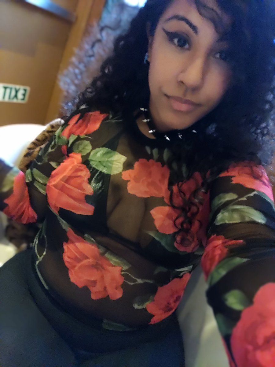 TheAlicePika's tweet photo. Last night 🥰🌹 https://t.co/BBsTLUrzkJ