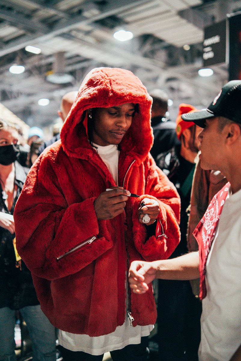 ComplexMusic's tweet photo. PRETTY MF. #ComplexCon https://t.co/PJkFiq9g4U