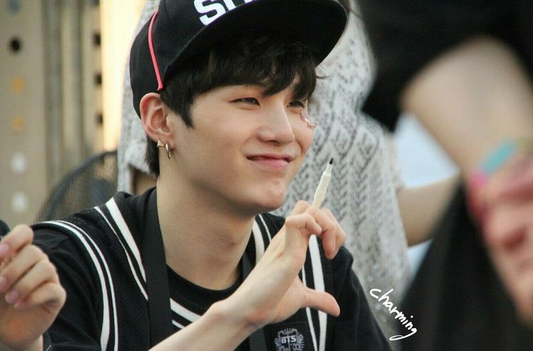 hourIysuga's tweet photo. https://t.co/ZljC7qZq4L