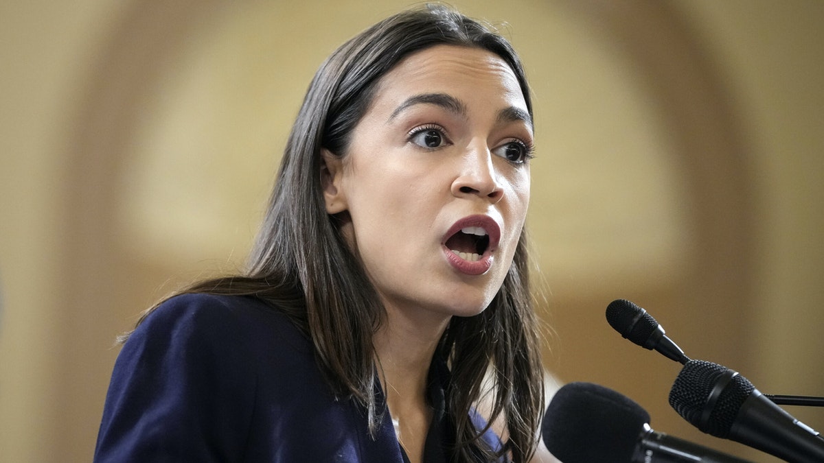 realDailyWire's tweet image. Ocasio-Cortez: It’s ‘Dangerous’ To Think That The Democrat Party Has A ‘Woke Problem’ dlvr.it/SC4xCs