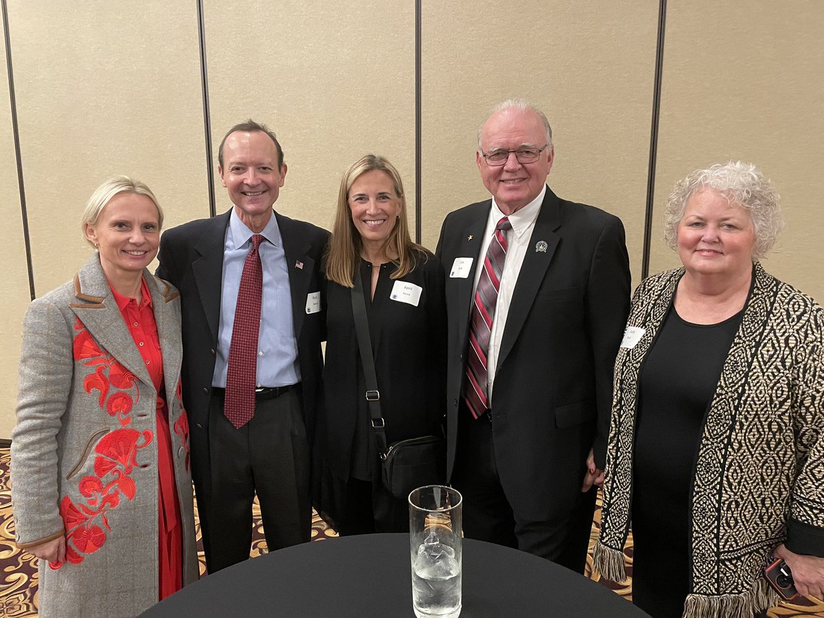 Victoria_Spartz's tweet photo. Great energy at the @HCRP_IN Fall Dinner!! #GoGOP https://t.co/Bg0z9gDwTi