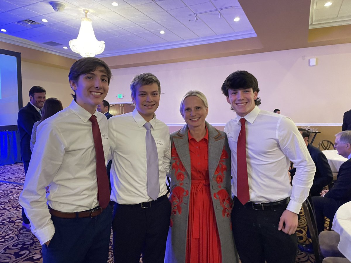 Victoria_Spartz's tweet photo. Great energy at the @HCRP_IN Fall Dinner!! #GoGOP https://t.co/Bg0z9gDwTi