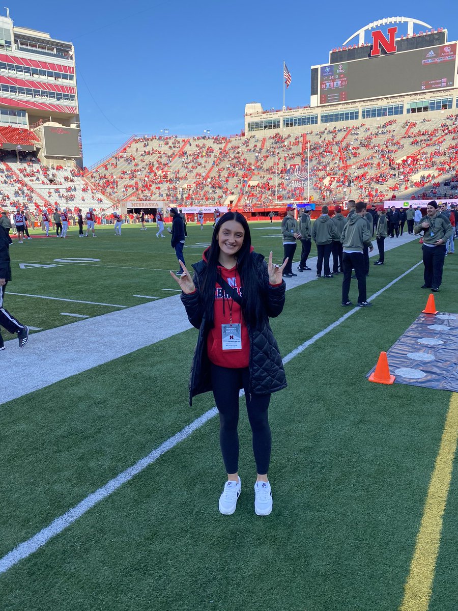 kenziecarneyy's tweet photo. Thank you Nebraska t&amp;f for a great visit this weekend! I loved seeing all the impressive things your program has to offer! @NUTrackandField @CoachBME  #goBigRed 🔴⚫️ #notcommitted https://t.co/pgNgrTXjnG