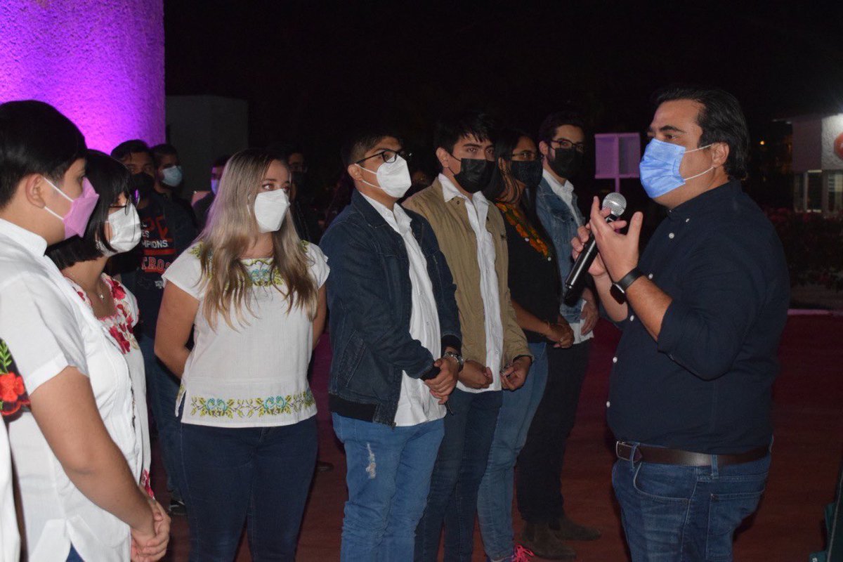mdiazm2000's tweet photo. Estuvimos con los integrantes de la #NFU y su Pdta Alejandra Mejía en una de las pruebas de #ECOSdeUXMAL, firmamos un convenio para trabajar juntos acercando la cultura a los #jóvenes y promoverla entre todos.
Seguimos trabajando juntos, creciendo parejo y #TransformandoYucatán https://t.co/avwQ5zh6ix