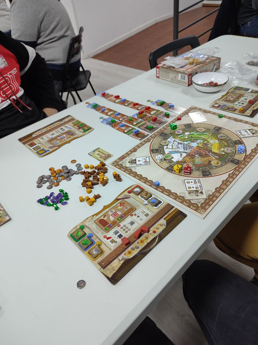 ChusRalph's tweet photo. La #TabernaCon y la acogida de @Damkalloh han sido una pasada
Hemos probado muchos juegos, y un millón nos quedaron por jugar
Estamos deseando volver
Gracias por la buena organización y el buen ambiente https://t.co/1w16raeytY