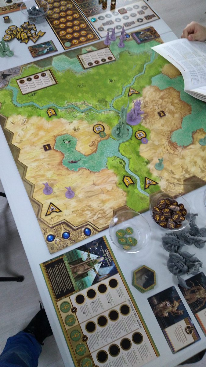 ChusRalph's tweet photo. La #TabernaCon y la acogida de @Damkalloh han sido una pasada
Hemos probado muchos juegos, y un millón nos quedaron por jugar
Estamos deseando volver
Gracias por la buena organización y el buen ambiente https://t.co/1w16raeytY