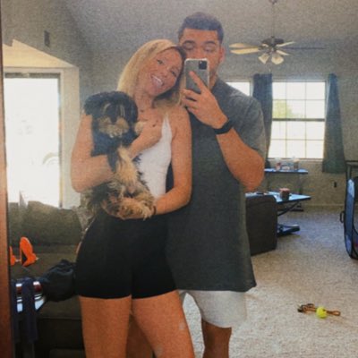 hunternikolee's tweet photo. the fam 🤩💗🐶🥰👩🏼‍❤️‍👨🏻 #NewProfilePic https://t.co/1TftNgzly9