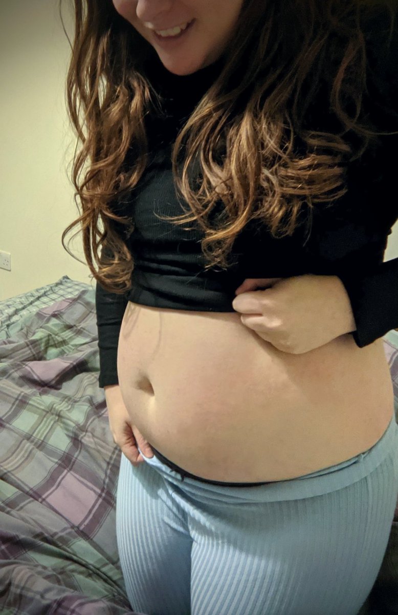 Please_Please_8's tweet photo. I feel so heavy. I did an air inflation and then chugged on top. 

Full video (including my face) here:
https://t.co/85rcwqbZbn

#belly #bellyinflation https://t.co/upvOTYqBcw