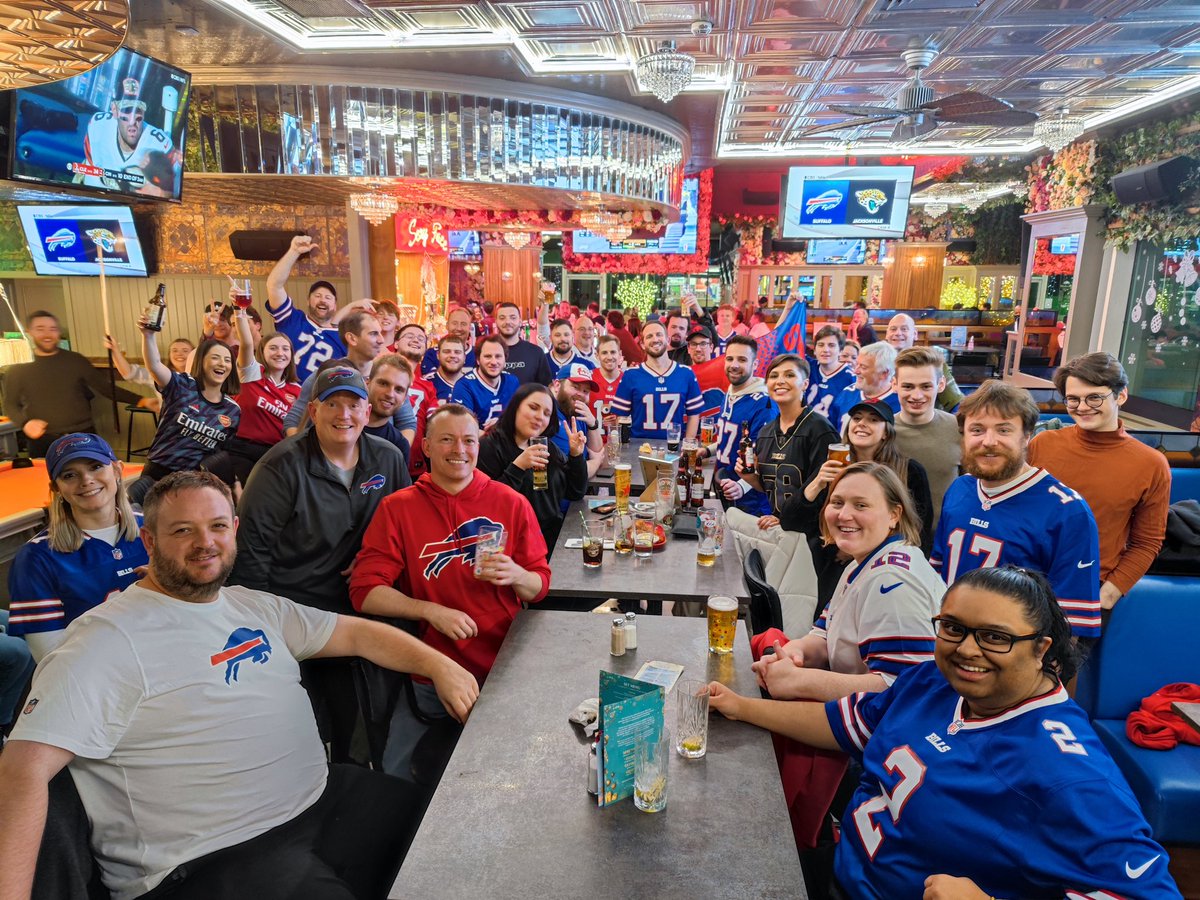 SBaxter77's tweet photo. Great night at the @MoretownBelle for the @UK_Bills meet up for the #Bills v #Jags. Met some top people, was great to be surrounded by @BuffaloBills fans for a change, had an amazing #Buffalo #burger and #wings &amp; look forward to next time... shame the game was guff! #BillsMafia https://t.co/T3E0gqvAo1
