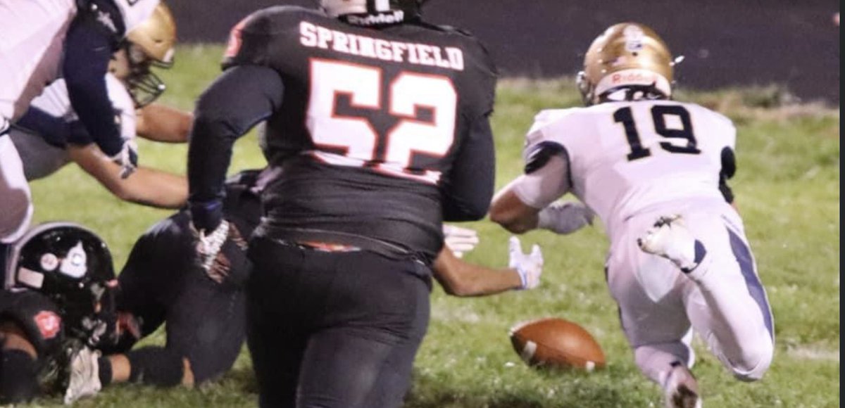 bettinmaxxx's tweet photo. 41 years ago this past Friday was Lemonts 1st 🏈 playoff game so this years team honored past players with a 73-36 W by dominating second half 42-8. Congrats to these studs earning this playoff run & Coach Kooi getting his 70th W as LHS HC #WeAreLemont #WinEachWeek #FocusedTeam https://t.co/Zh0Ji7Cu6D