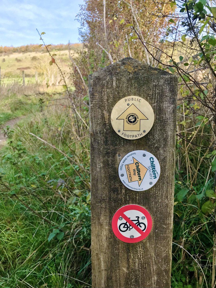 1000Rach's tweet photo. #SundaySigns #WeekendWalk #Fingest #Red #ChequersInn @ChilternSociety 
https://t.co/H361JPJ8MC https://t.co/JqN0d69h6G