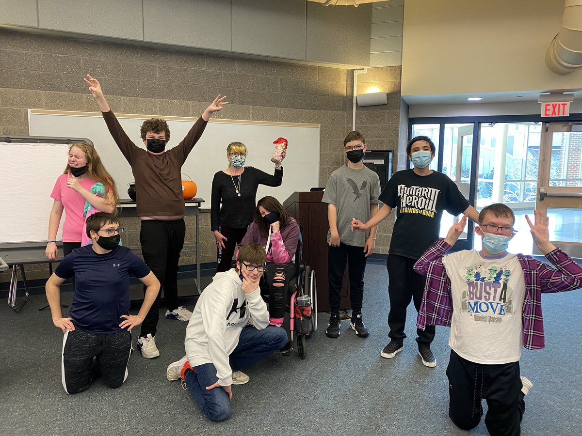 BestBuddies_SL's tweet photo. Thank you to everyone who joined us for rescheduled Halloween Party! We have the best buddies 😏, faculty and staff around! On to Thanksgiving! https://t.co/3moS5gFi1o