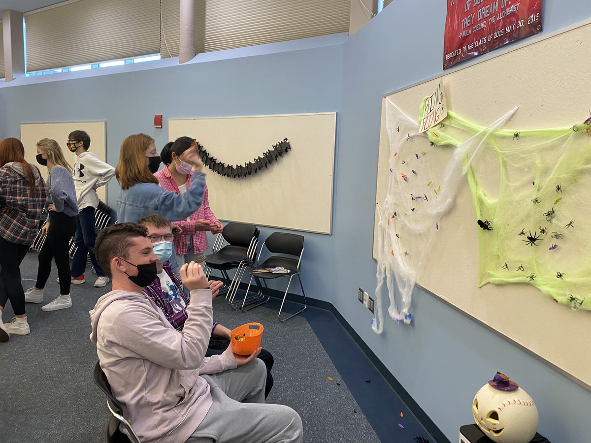 BestBuddies_SL's tweet photo. More pics from our amazing Halloween Party. 👻It was our first in-school get together since 2019 and it was awesome! 😎Thank you to our wonderful buddies! 😊 https://t.co/RuOeGFxi5P