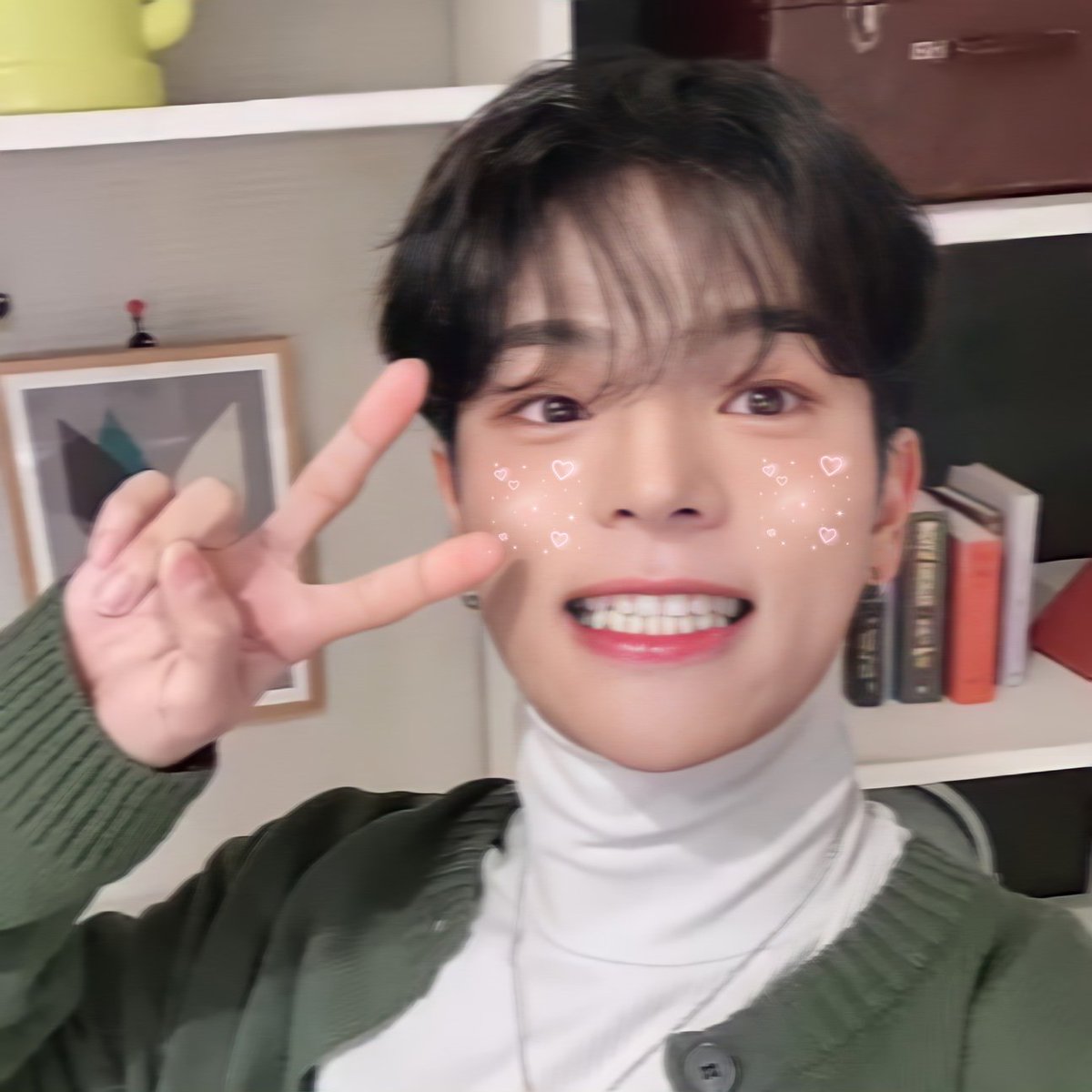 thwoozhu's tweet photo. not that good but I love u 😔💕
#CubSelcaDay 
#KIMWOOJIN https://t.co/JoR0obKnEU