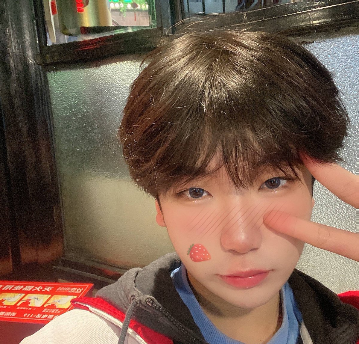 thwoozhu's tweet photo. not that good but I love u 😔💕
#CubSelcaDay 
#KIMWOOJIN https://t.co/JoR0obKnEU