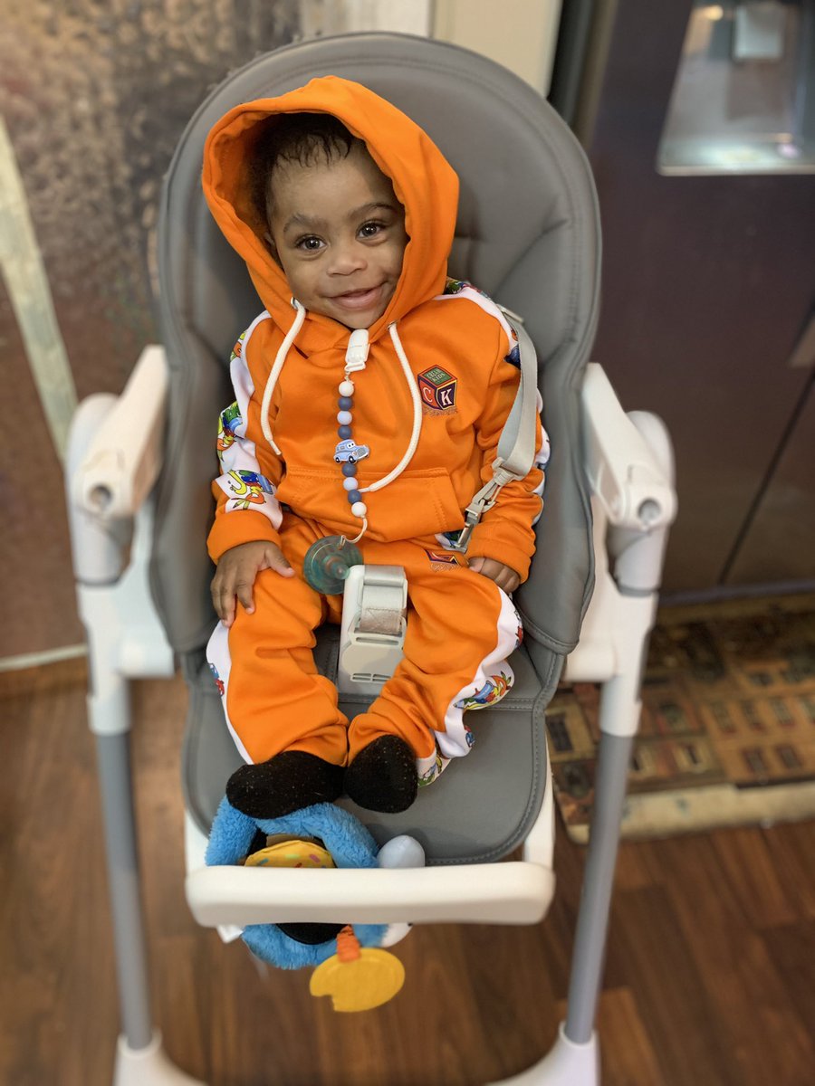TheRealDior__'s tweet photo. 6 Months with a Clothing Line .. yeeeea I’m lit 🥰 #BabyCEO #Bossbaby https://t.co/pkReiou9Mx