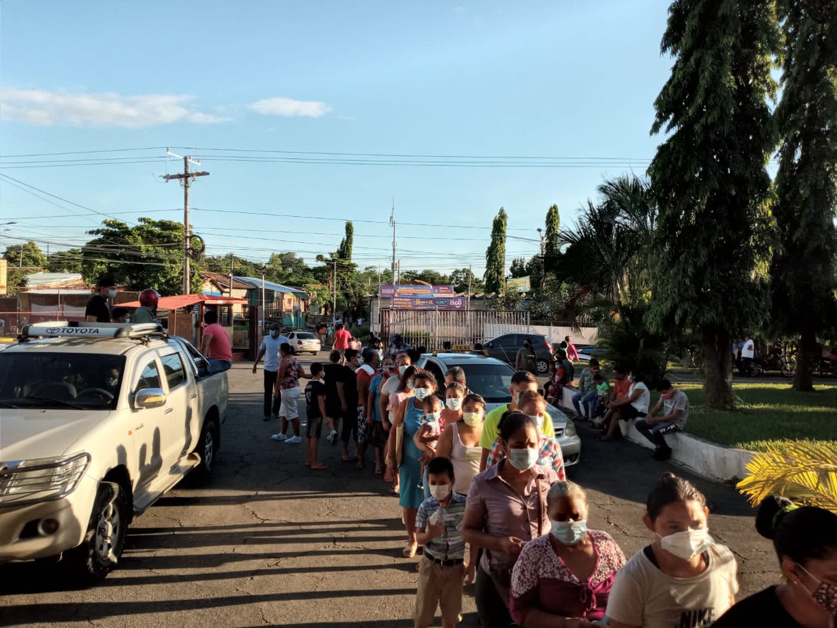 Silais_Leon's tweet photo. #EleccionesSoberanas2021 Pobladores de Sutiava participando activamente en Colegio Calasanz, Ejerciendo su derecho Ciudadano a Votar #UnidosEnVictorias 

Una muestra de participación cívica en #NicaraguaTriunfa  🇳🇮

#FuerzaDePuebloQueVence https://t.co/gRKCw57OxA