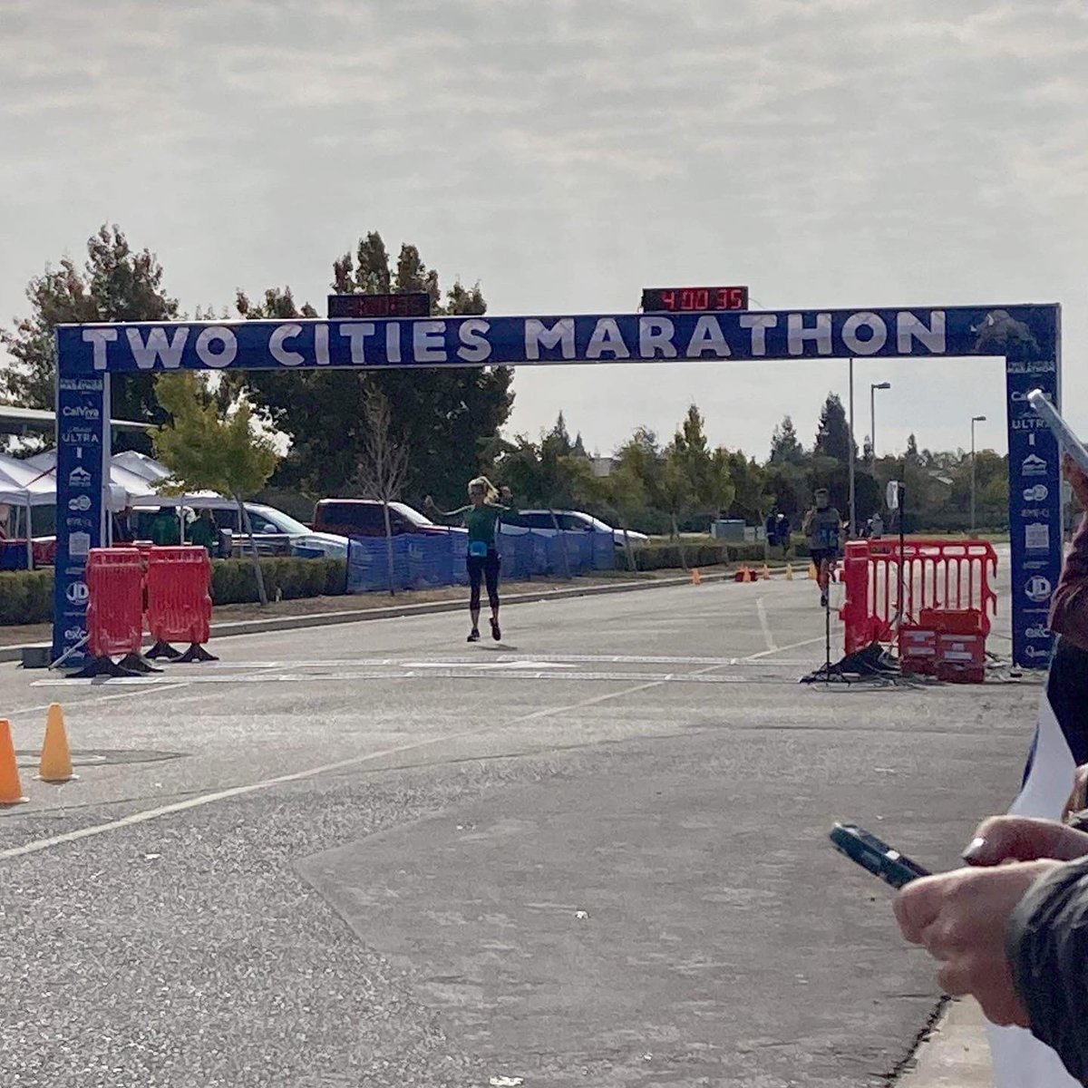 LaurenWallaceWx's tweet photo. A HUGE thank you to race organizers, volunteers, and spectators for an amazing morning at #TwoCitiesMarathon! All the runners felt the support. Crushed my mostly walking marathon time from 9 years ago. 6:25 ➡️3:59. 2nd half faster than 1st. Ironman training did not go to waste! https://t.co/edDld5wbBD