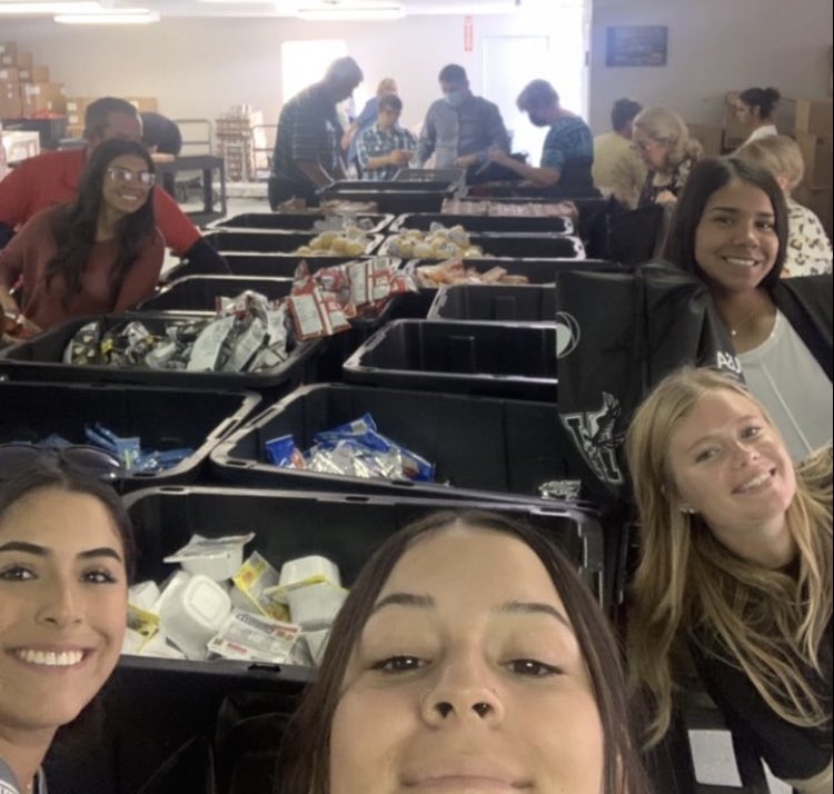 USW_Softball's tweet photo. Today has been an Amazing Day meeting new people at The First Presbyterian Church here in
Hobbs ๐บ๐ธ.
Thank you so much for the Service, Lunch and Conversations at
Pac Rim.
๐๐ฅalso enjoyed the time to serve others in the community.
#AttackYourGoals๐๐ฅ๐ช๐ผ
#WinnersWinโ๏ธ https://t.co/dXDDPaLKkY