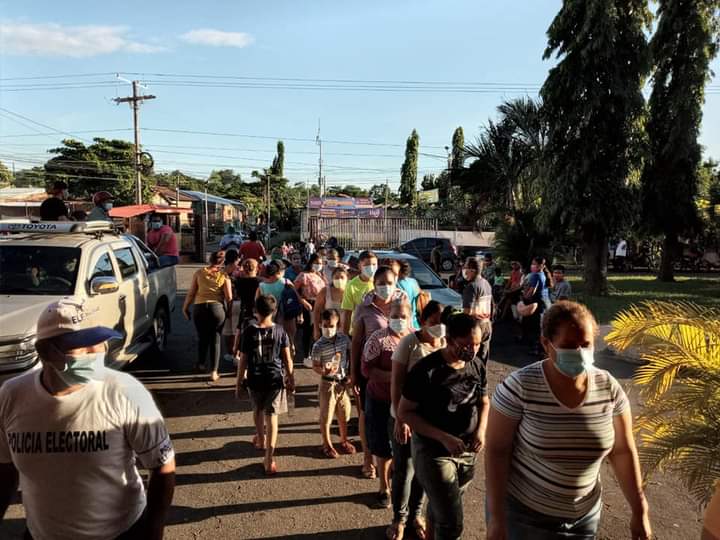 javierliberado's tweet photo. 🐸🐸📝¡El Pueblo de #Nicaragua lleno de alegría por cumplir con su derecho ciudadano de votar, vive y disfruta su Dignidad, suda la Soberanía en #PazYBien sin injerencias externas.
@NoviadelConcepc @RubenFlorVilla @FrankDCub @MinsaNicaragua @ChalecosAmarill @Chile_Alerta @Eulila5 https://t.co/QwVtrIsn8x